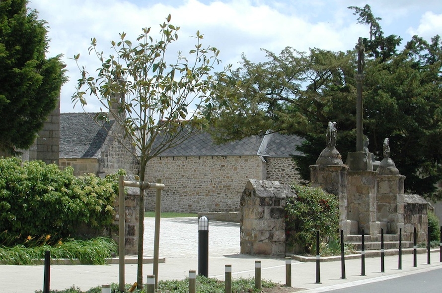 atelier-architecture-philippe-les-abords-de-leglise-et-de-lossuaire-plourin-les-morlaix-29-5.jpg