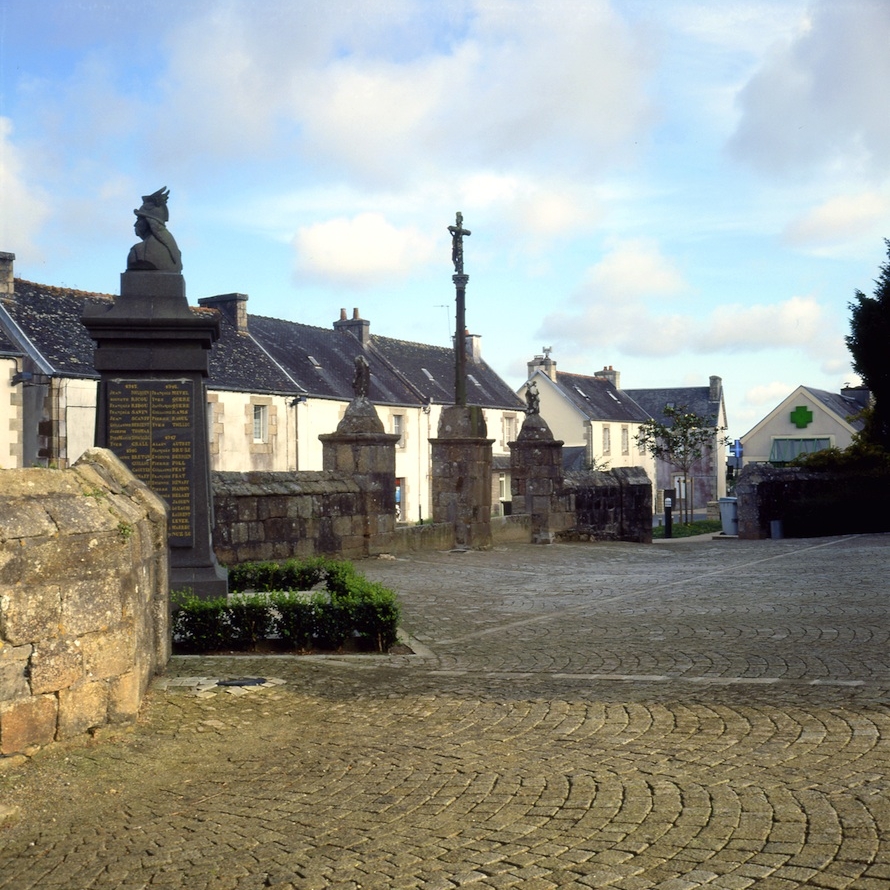 atelier-architecture-philippe-les-abords-de-leglise-et-de-lossuaire-plourin-les-morlaix-29-6.jpg