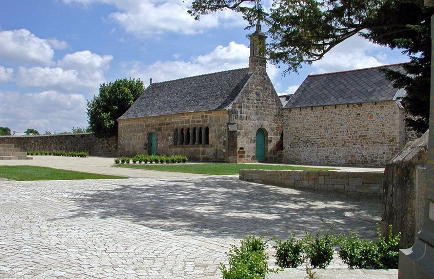 atelier-architecture-philippe-madec-les-abords-de-leglise-et-de-lossuaire-plourin-les-morlaix-29-3.jpg