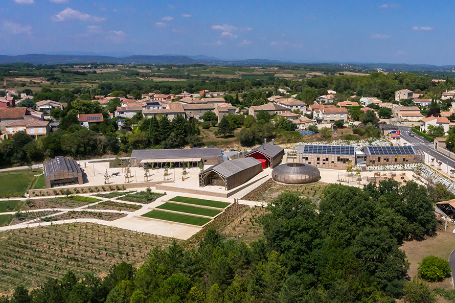 Pôle œnotouristique _ QE, Zéro énergie & VNAC _ Bois, terre & biosourcé